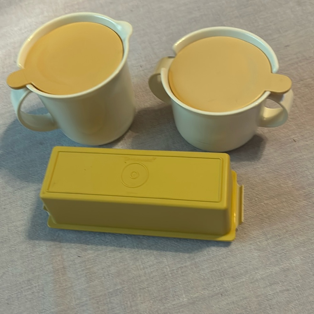 Tupperware set